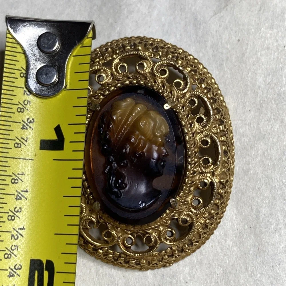Vtg Florenza Cameo Brooch Goldtone Filigree Oval Has Chip